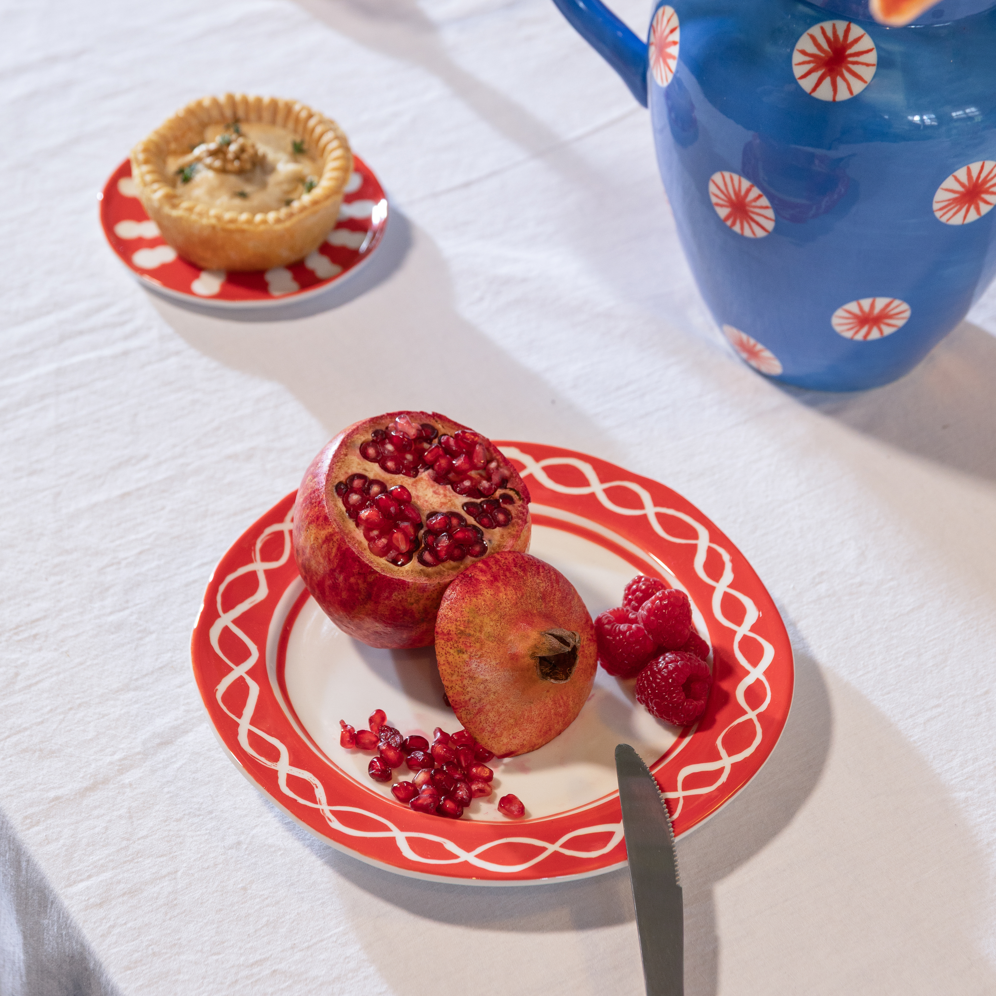 Plate festivo medium red set of 2